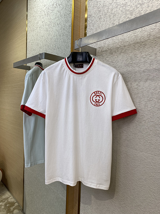 グッチ レディース新しいロゴ半袖Tシャツ