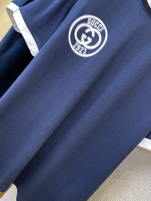 グッチ レディース新しいロゴ半袖Tシャツ