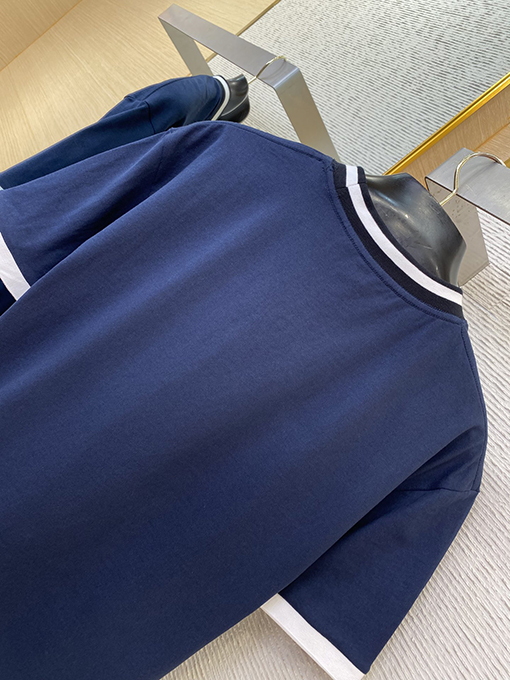 グッチ レディース新しいロゴ半袖Tシャツ