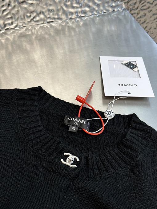 セリーヌ バックルニットカーディガン
