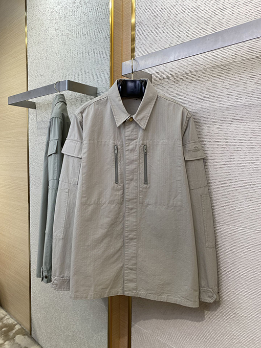 バレンシアガ 新しい襟のワークコート