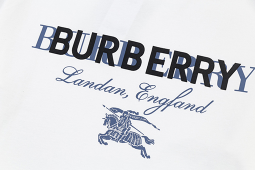バーバリー  オーバーラップアルファベット軍馬プリント半袖Tシャツ