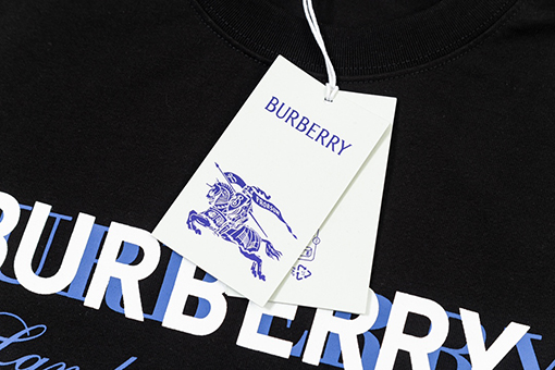 バーバリー  オーバーラップアルファベット軍馬プリント半袖Tシャツ