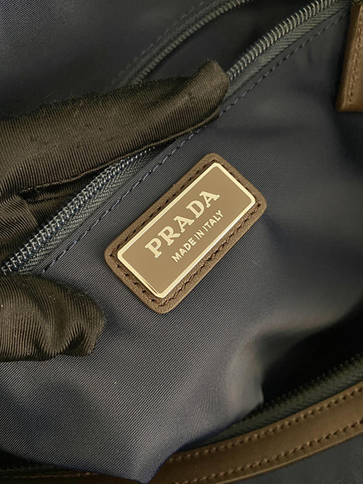 プラダ新しいメッセンジャーバッグ