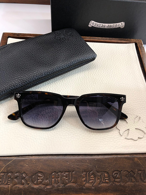 クロムハーツコピー シンプルなカジュアルボックスプレートサングラス