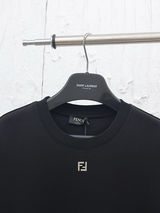 フェンディ 新しいネックラインハードウェア半袖Tシャツ
