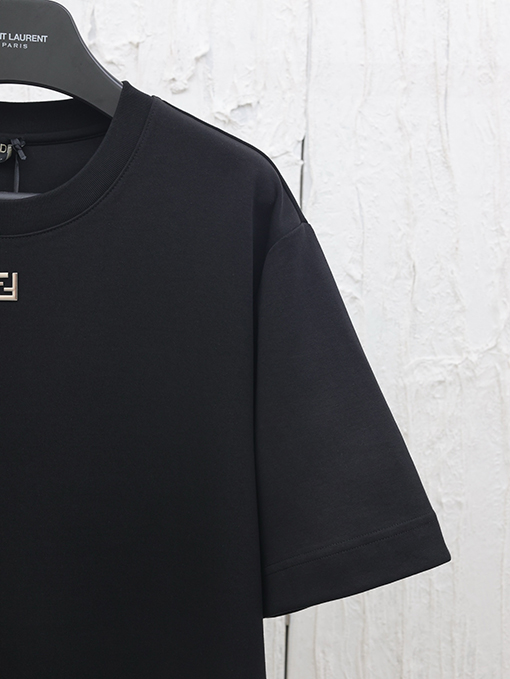 フェンディ 新しいネックラインハードウェア半袖Tシャツ