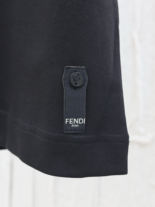 フェンディ 新しいネックラインハードウェア半袖Tシャツ
