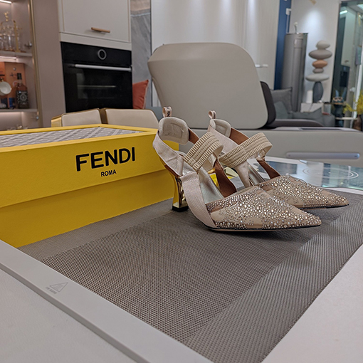 フェンディスーパーコピーレディースホットドリルサンダル