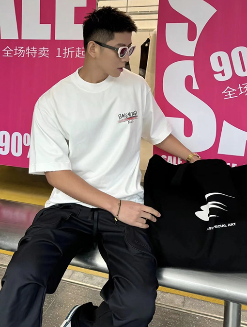バレンシアガスーパーコピー 落書きスタイルのプリントヘビーパウンド半袖Tシャツ
