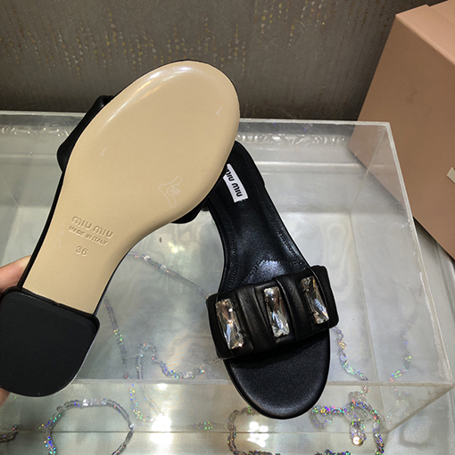 ミュウミュウ  miumiuコピーレディース新しいドリルバックルスリッパ