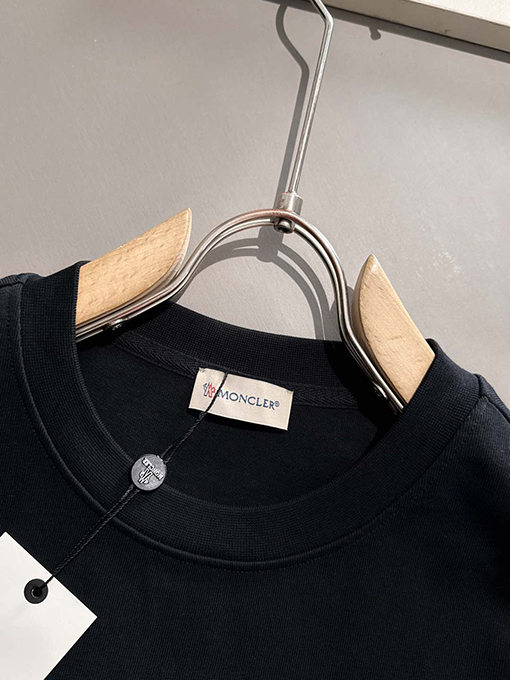 モンクレール 新しい奇妙な章仔プリント半袖Tシャツ