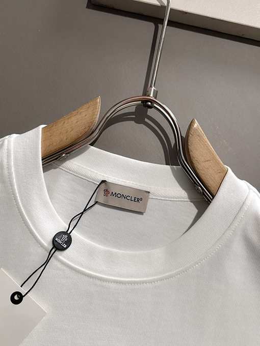 モンクレール 新しい奇妙な章仔プリント半袖Tシャツ