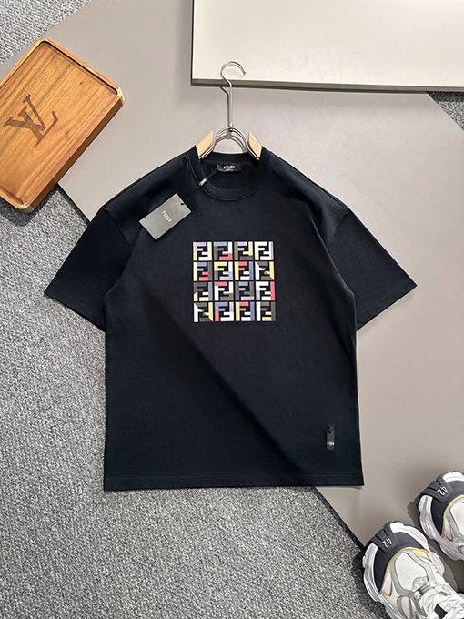 フェンディスーパーコピー スタイリッシュでクラシックなダブルFプリント半袖Tシャツ