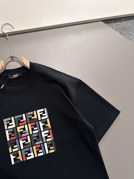 フェンディスーパーコピー スタイリッシュでクラシックなダブルFプリント半袖Tシャツ