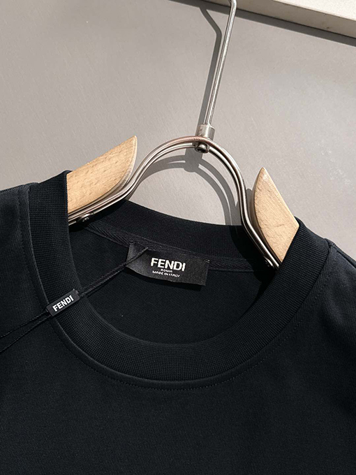 フェンディスーパーコピー スタイリッシュでクラシックなダブルFプリント半袖Tシャツ