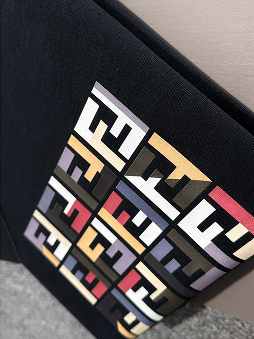 フェンディスーパーコピー スタイリッシュでクラシックなダブルFプリント半袖Tシャツ
