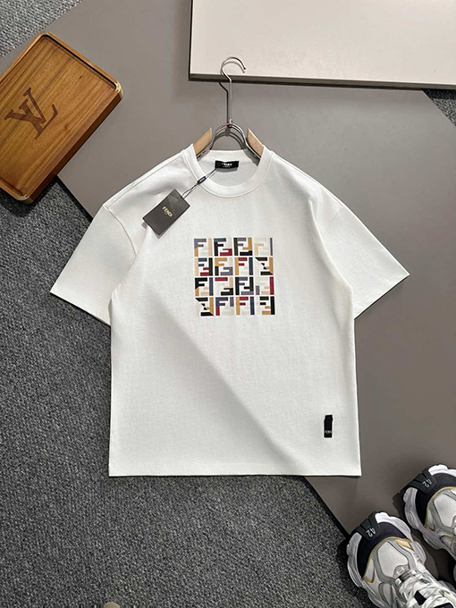 フェンディスーパーコピー スタイリッシュでクラシックなダブルFプリント半袖Tシャツ