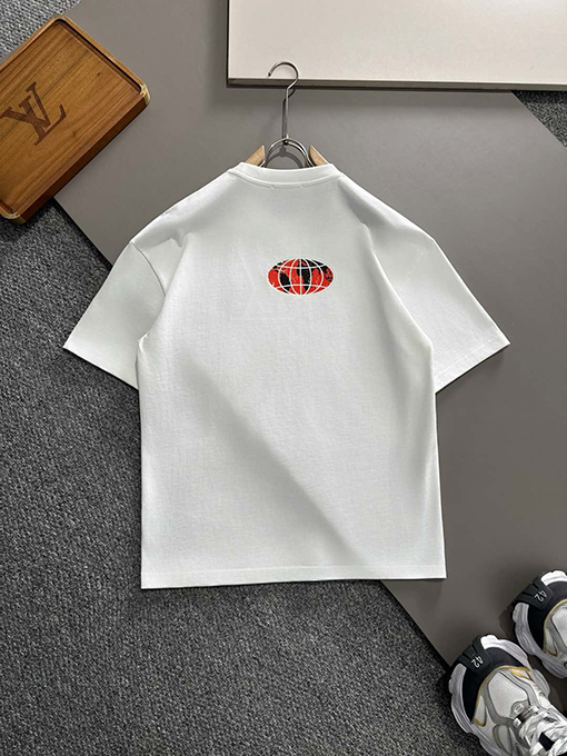 ルイヴィトン 「世界は君たち」をテーマにしたクラックプリント前後のラインストーン半袖Tシャツ