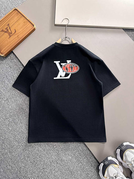 ルイヴィトン 「世界は君たち」をテーマにしたクラックプリント前後のラインストーン半袖Tシャツ