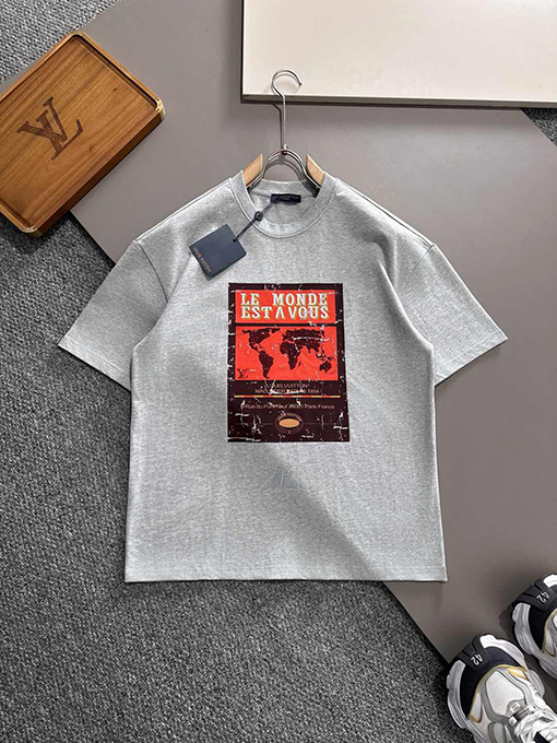 ルイヴィトン 「世界は君たち」をテーマにしたクラックプリント前後のラインストーン半袖Tシャツ