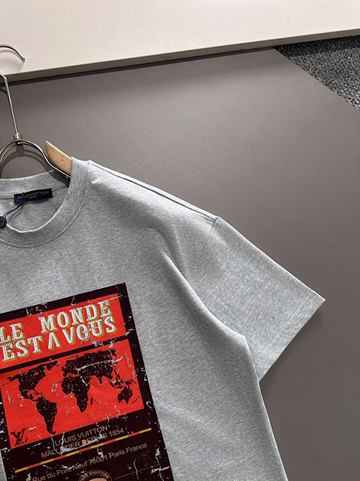 ルイヴィトン 「世界は君たち」をテーマにしたクラックプリント前後のラインストーン半袖Tシャツ