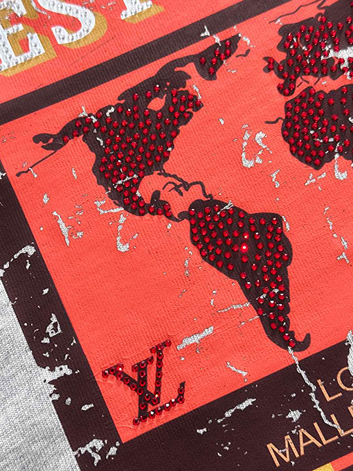 ルイヴィトン 「世界は君たち」をテーマにしたクラックプリント前後のラインストーン半袖Tシャツ