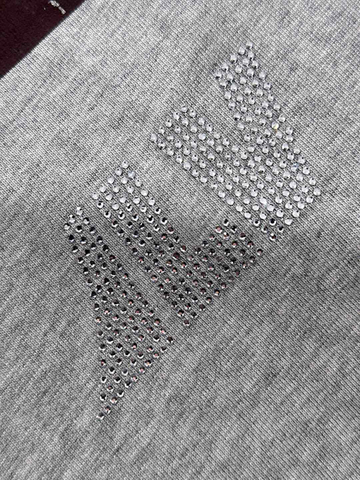 ルイヴィトン 「世界は君たち」をテーマにしたクラックプリント前後のラインストーン半袖Tシャツ