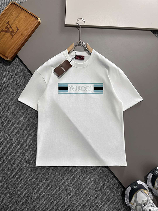 グッチ ロゴエンボスプリント刺繍半袖Tシャツ