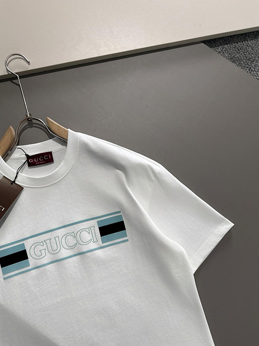 グッチ ロゴエンボスプリント刺繍半袖Tシャツ