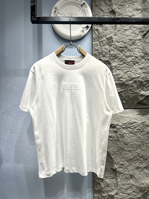 グッチ 新しい刺繍ロゴ半袖Tシャツ