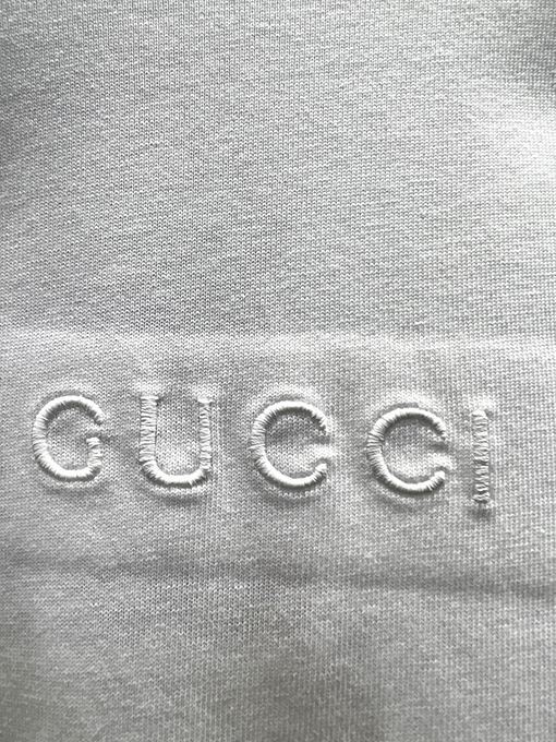 グッチ 新しい刺繍ロゴ半袖Tシャツ