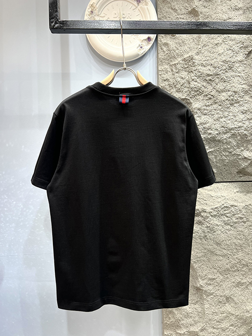 グッチ 新しい刺繍ロゴ半袖Tシャツ