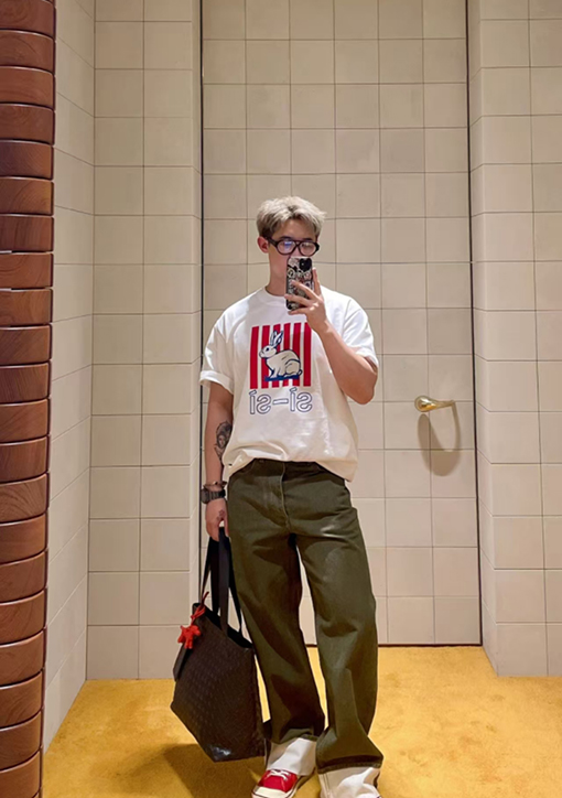 ボッテガヴェネタ ウサギのプリント半袖Tシャツ