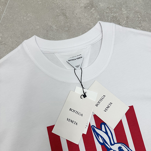 ボッテガヴェネタ ウサギのプリント半袖Tシャツ