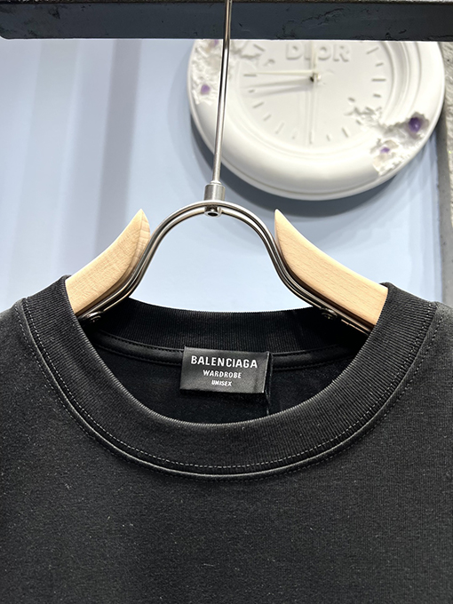 バレンシアガ 新しいスタッキングアルファベット半袖Tシャツ