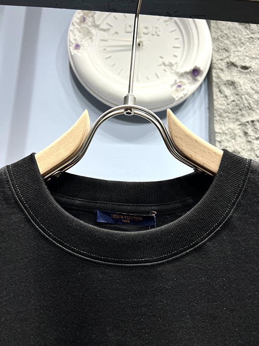 ルイヴィトン新しい刺繍ロゴ半袖Tシャツ