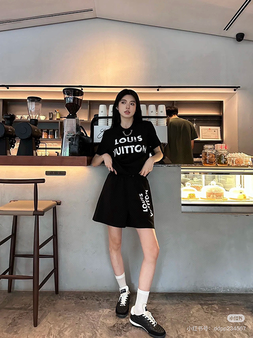 ルイヴィトン新しいチェーンプリント半袖Tシャツ