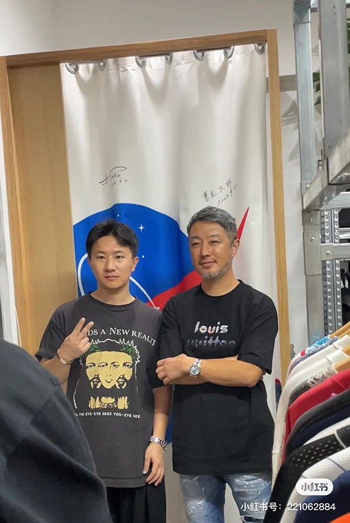 ルイヴィトンスーパーコピー新しいチェーンプリント半袖Tシャツ