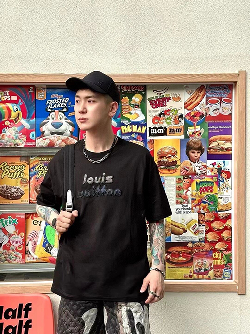 ルイヴィトンスーパーコピー新しいチェーンプリント半袖Tシャツ
