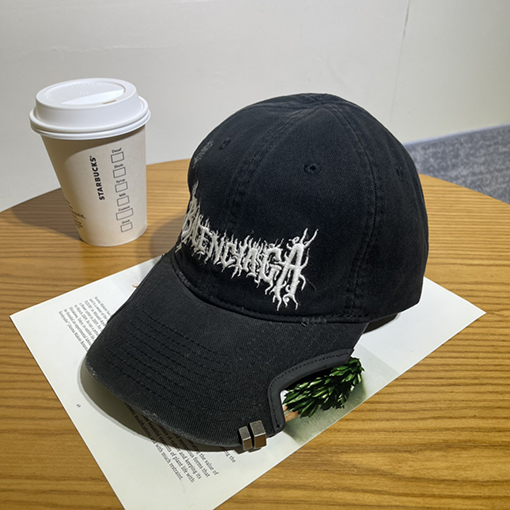 バレンシアガ刺繍ベースボール帽