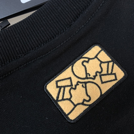 フェンディスタイリッシュなクルーネックパーカー