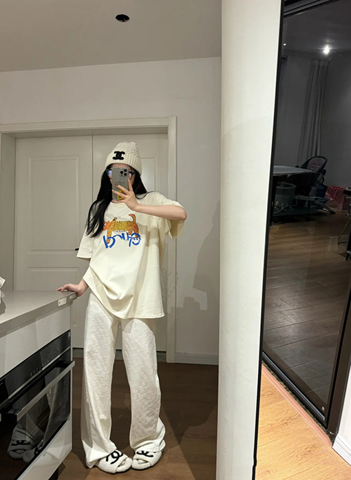 グッチコピーパンサープリントのベージュ半袖Tシャツ