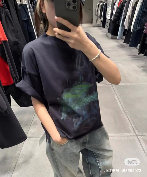 バレンシアガ新しい半袖Tシャツ