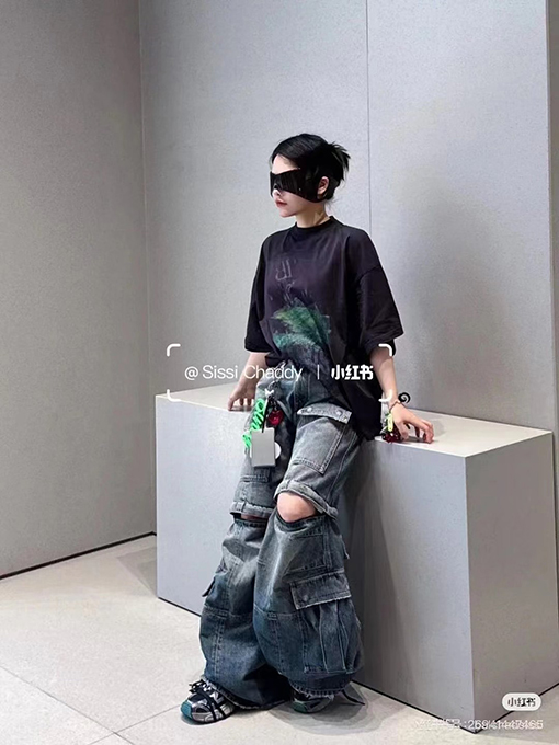 バレンシアガ新しい半袖Tシャツ