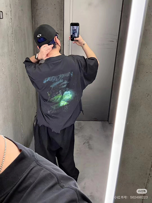 バレンシアガ新しい半袖Tシャツ