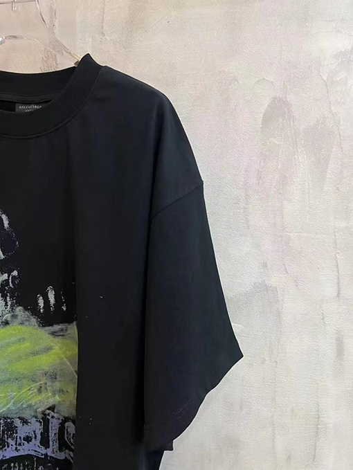 バレンシアガ新しい半袖Tシャツ