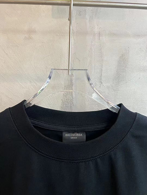 バレンシアガ新しい半袖Tシャツ