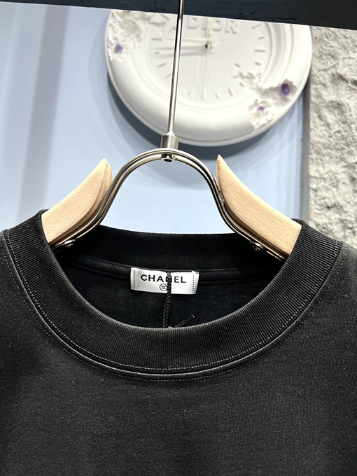 シャネルコピー新しい手描きロゴ半袖Tシャツ