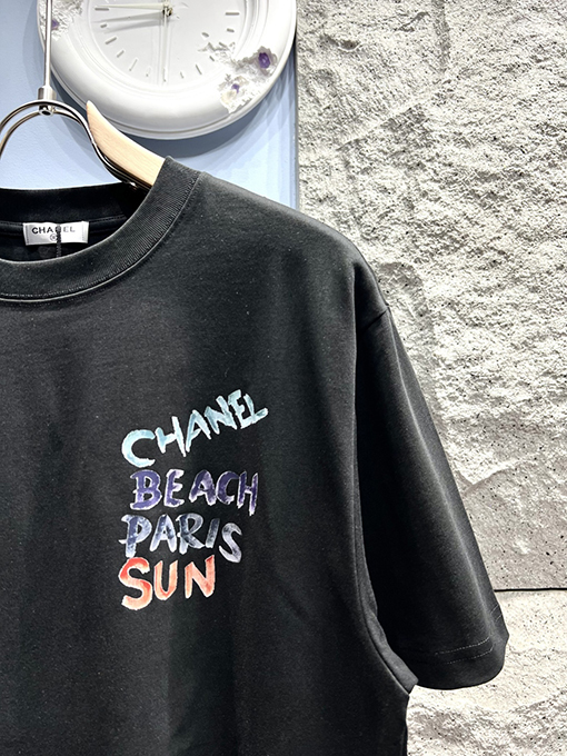 シャネルコピー新しい手描きロゴ半袖Tシャツ